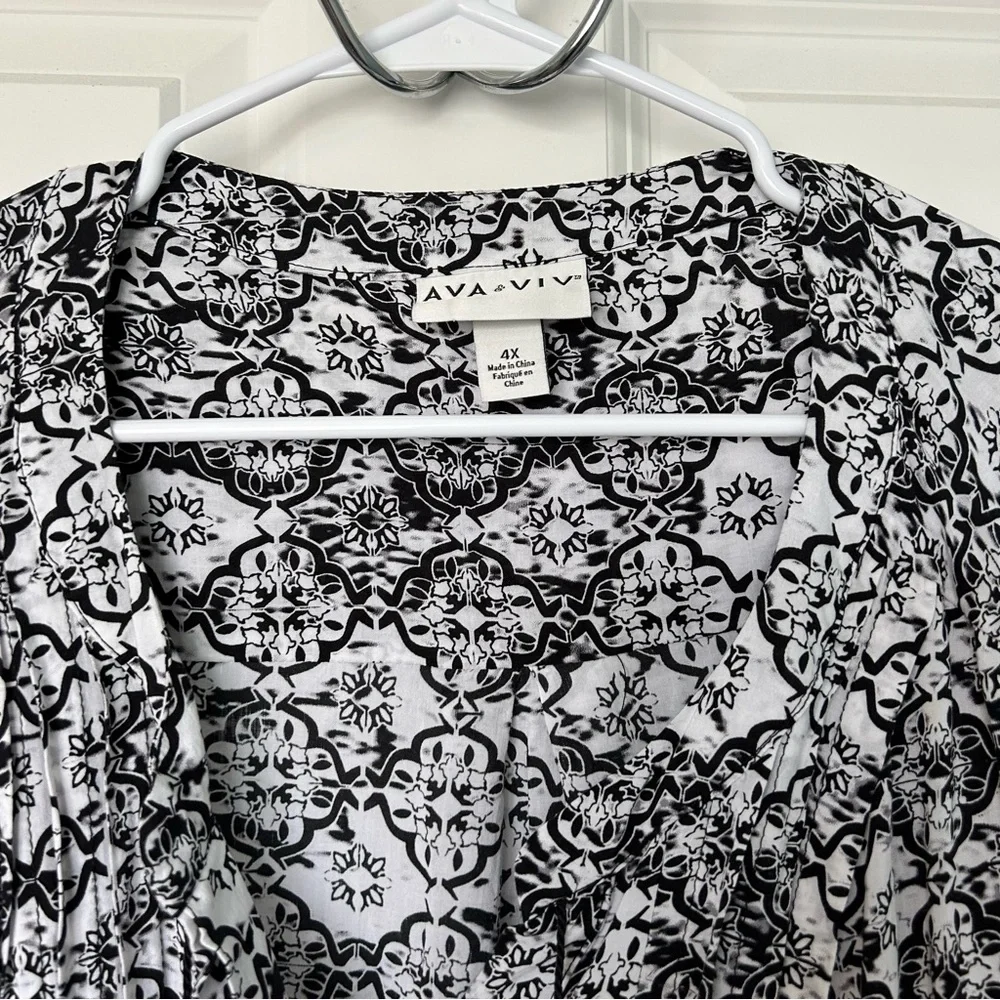 Ava & Viv Covered Button Black and White‎ Patterned Blouse 3/4 Sleeve - Picture 3 of 8